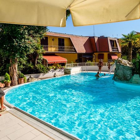 Hotel Bristol Белариа-Игеа Марина Екстериор снимка