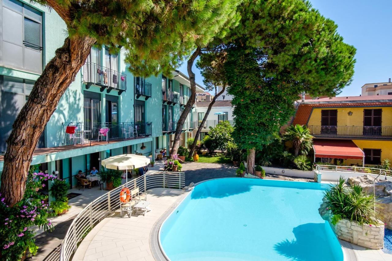 Hotel Bristol Белариа-Игеа Марина Екстериор снимка