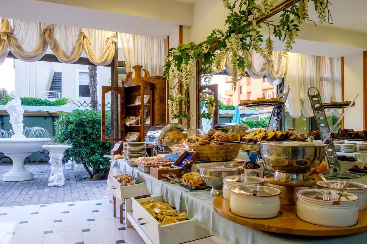 Hotel Bristol Белариа-Игеа Марина Екстериор снимка