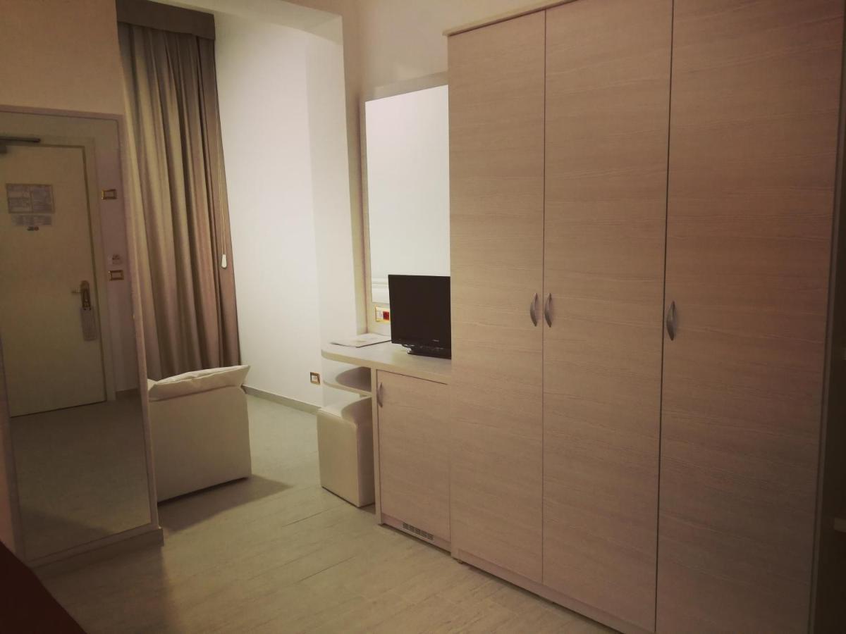 Hotel Bristol Белариа-Игеа Марина Екстериор снимка
