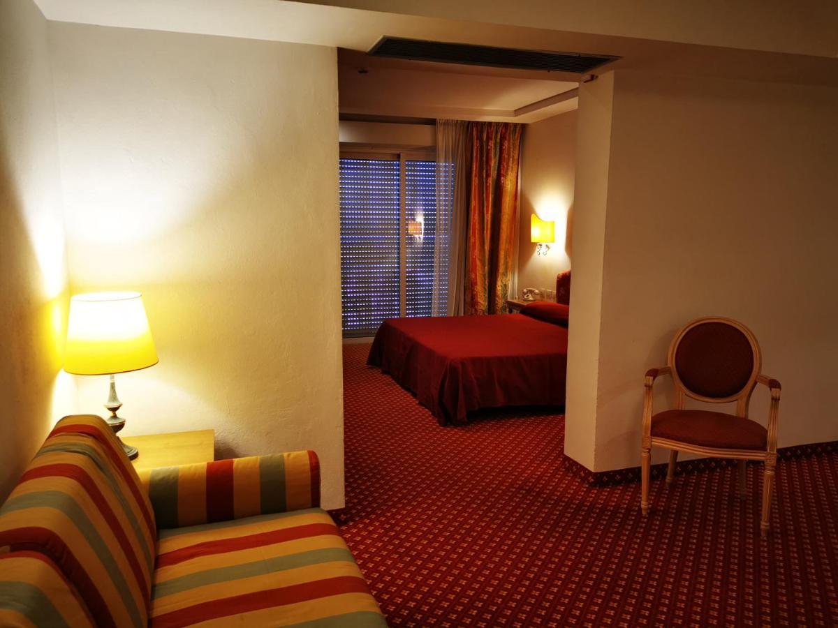 Hotel Bristol Белариа-Игеа Марина Екстериор снимка