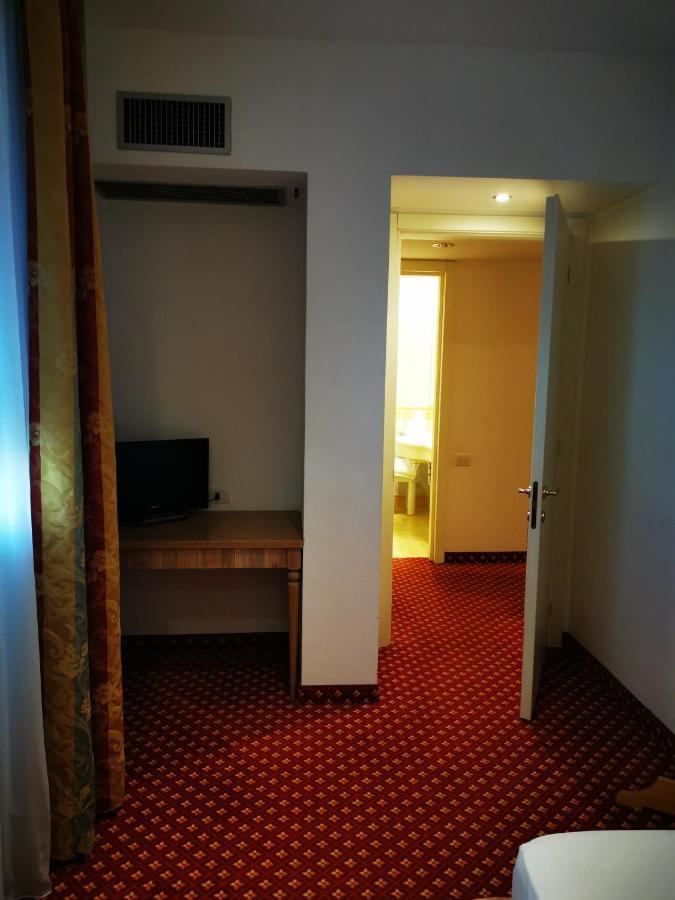 Hotel Bristol Белариа-Игеа Марина Екстериор снимка