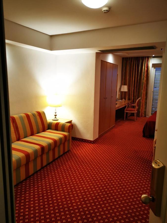 Hotel Bristol Белариа-Игеа Марина Екстериор снимка