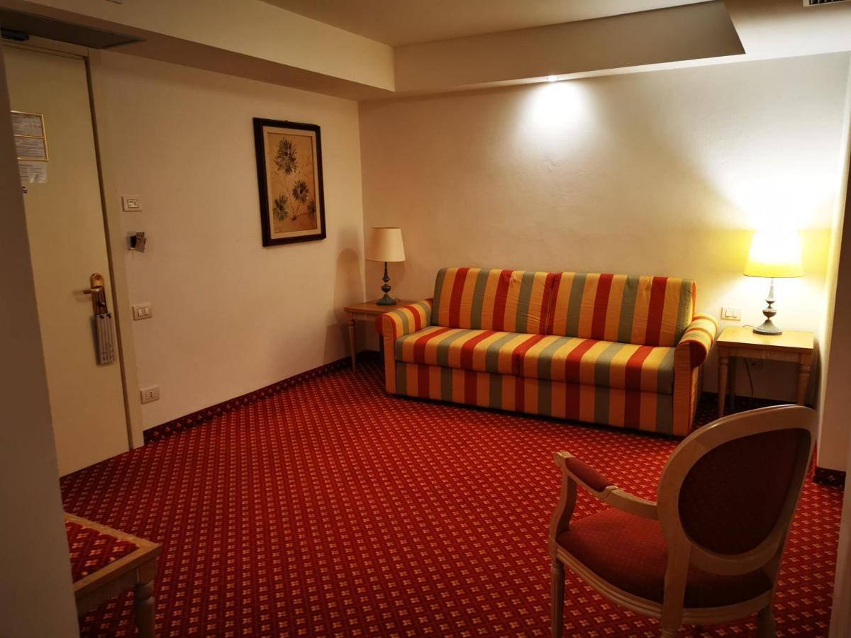 Hotel Bristol Белариа-Игеа Марина Екстериор снимка