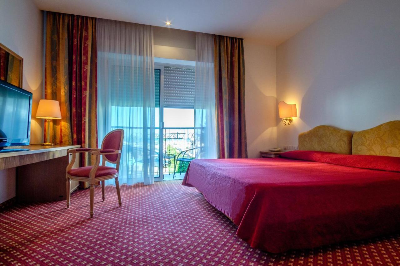Hotel Bristol Белариа-Игеа Марина Екстериор снимка