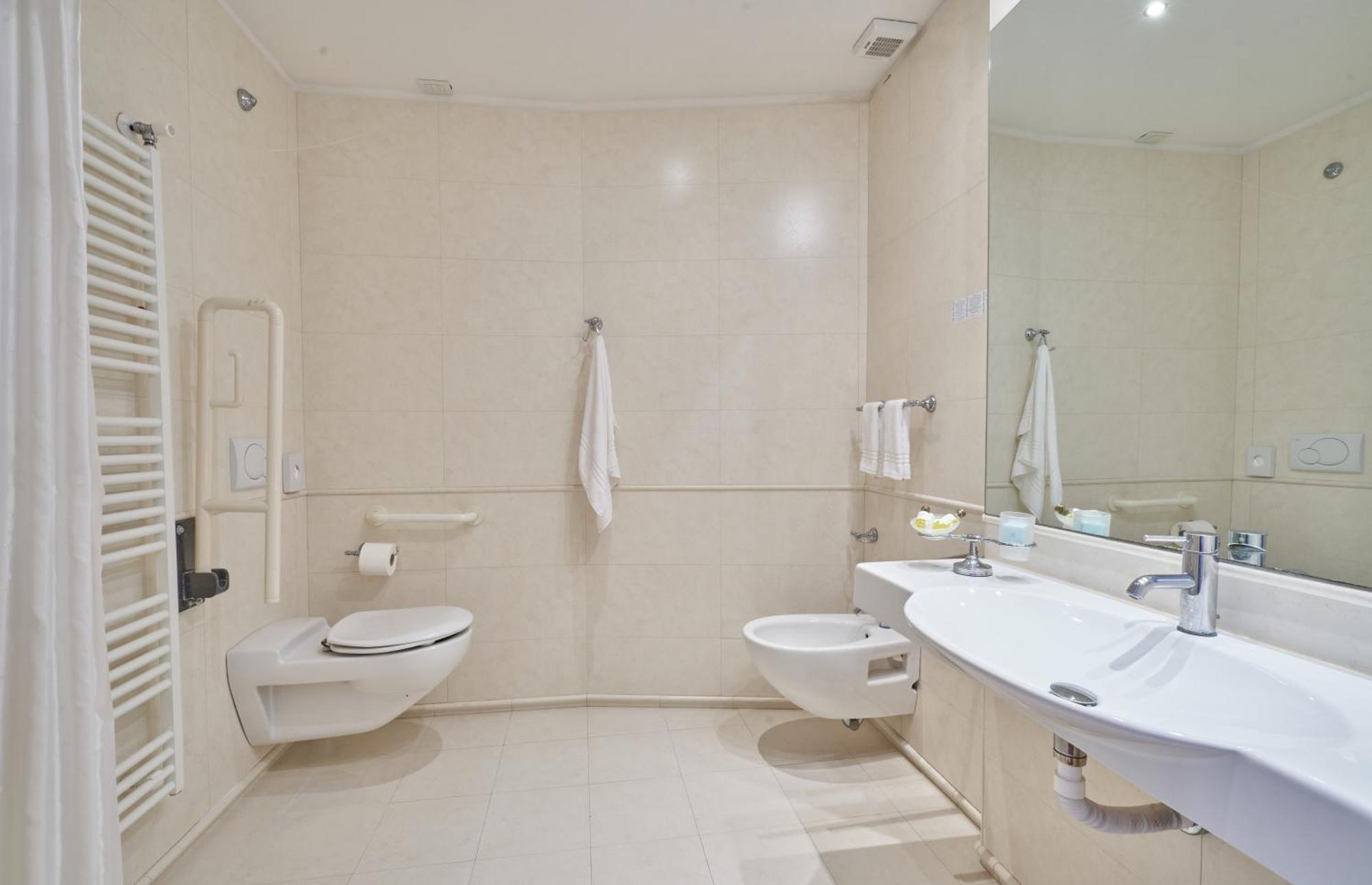 Hotel Bristol Белариа-Игеа Марина Екстериор снимка