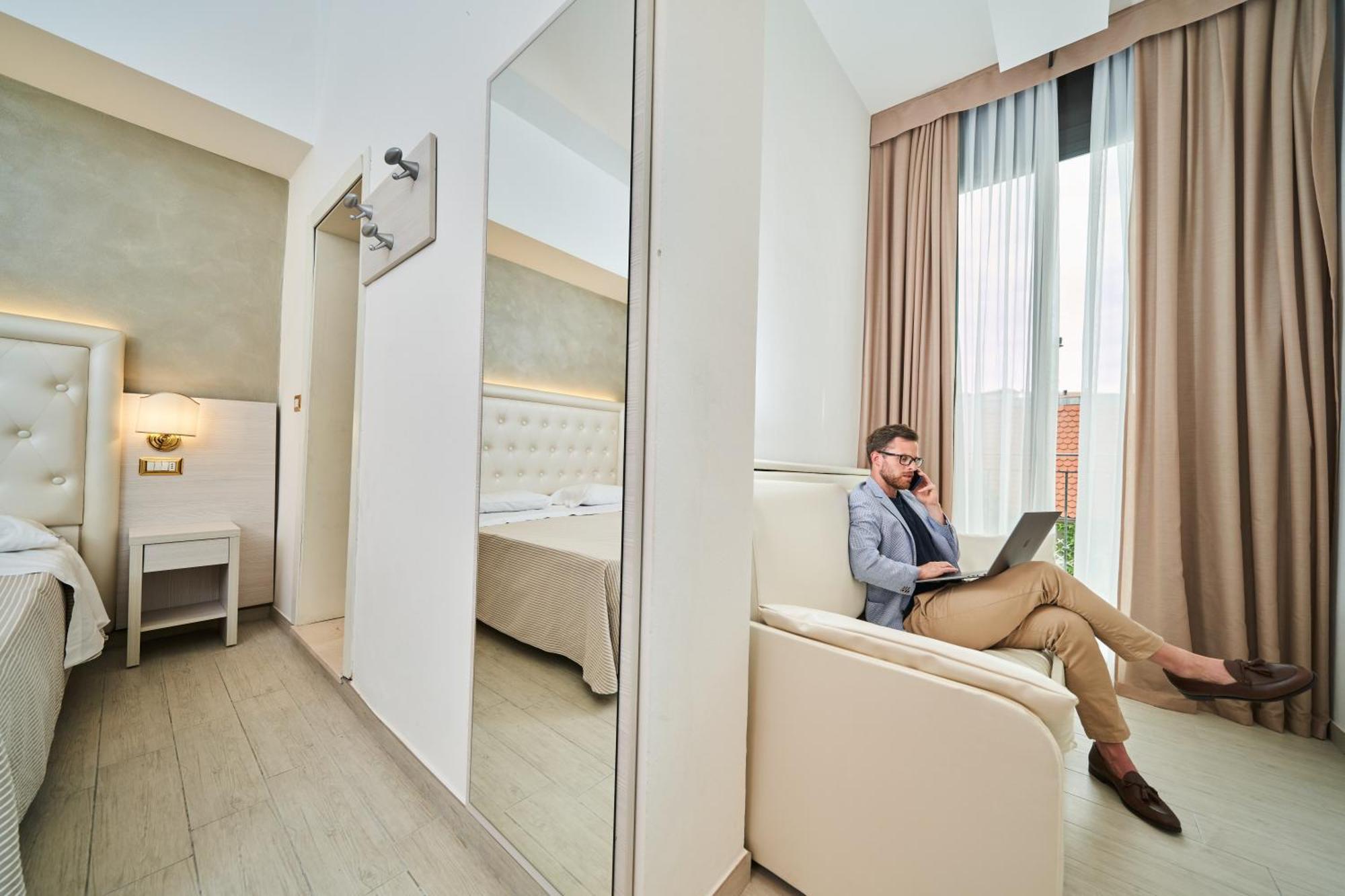 Hotel Bristol Белариа-Игеа Марина Екстериор снимка