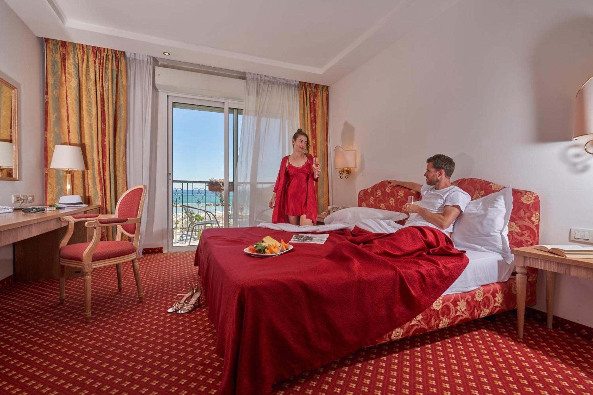 Hotel Bristol Белариа-Игеа Марина Екстериор снимка