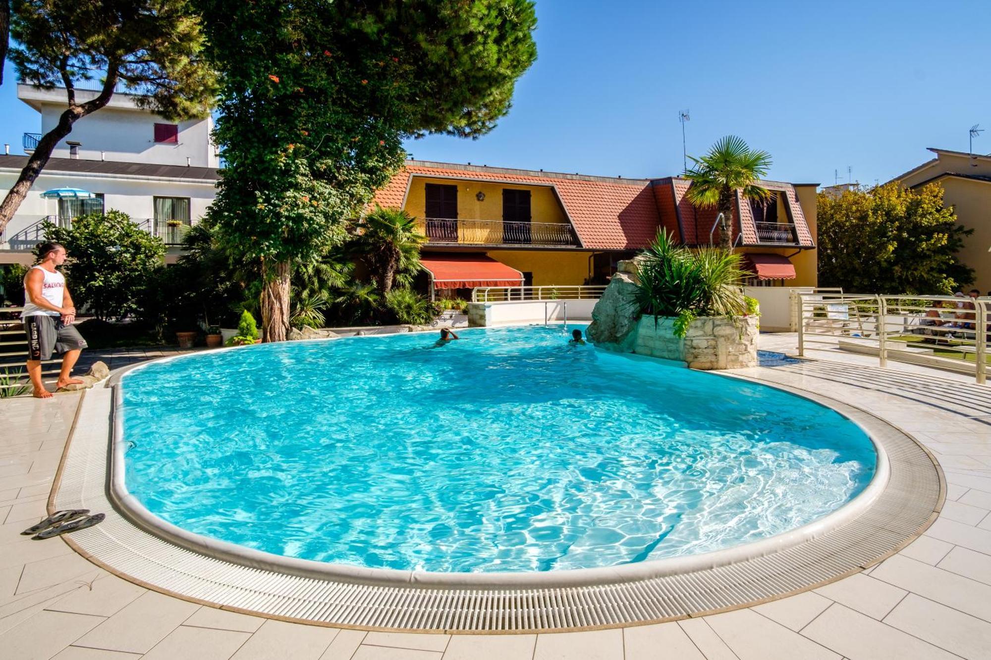 Hotel Bristol Белариа-Игеа Марина Екстериор снимка