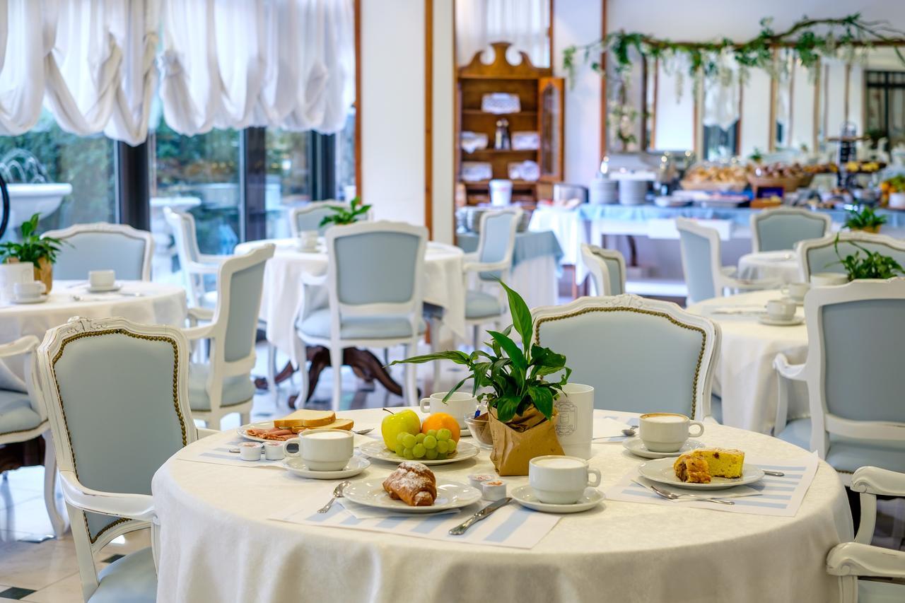Hotel Bristol Белариа-Игеа Марина Екстериор снимка
