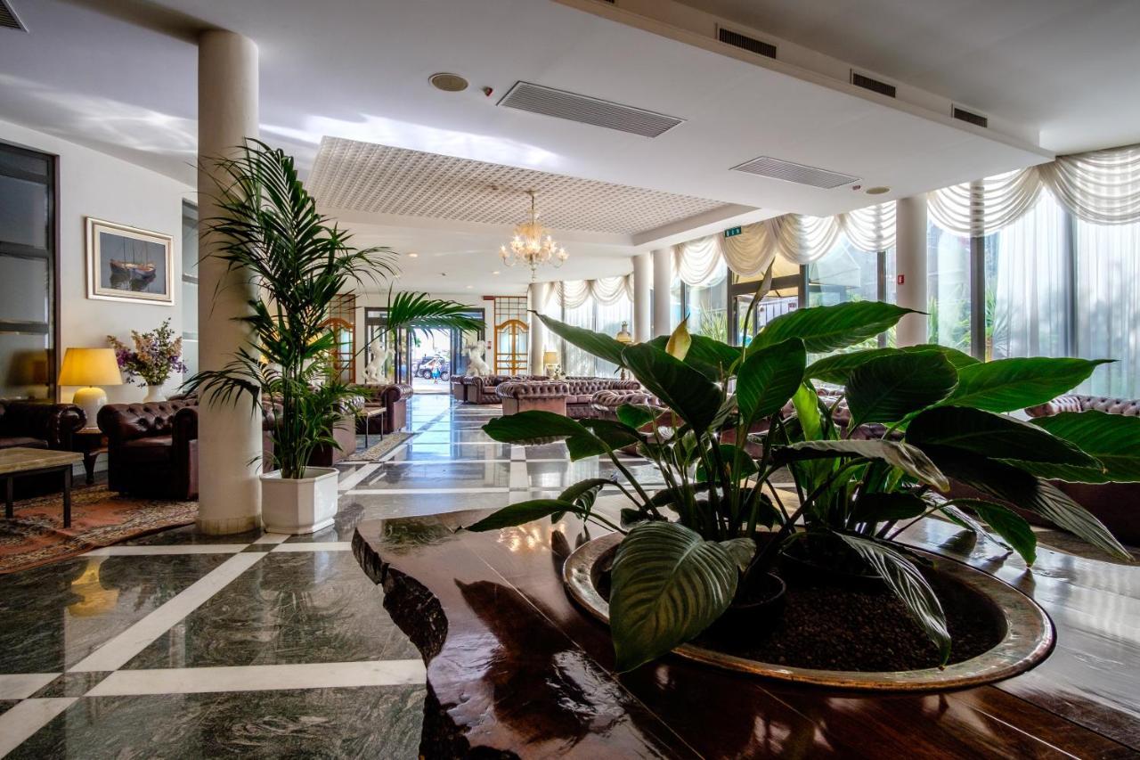 Hotel Bristol Белариа-Игеа Марина Екстериор снимка