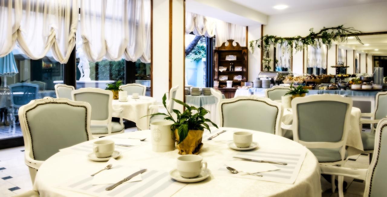 Hotel Bristol Белариа-Игеа Марина Екстериор снимка