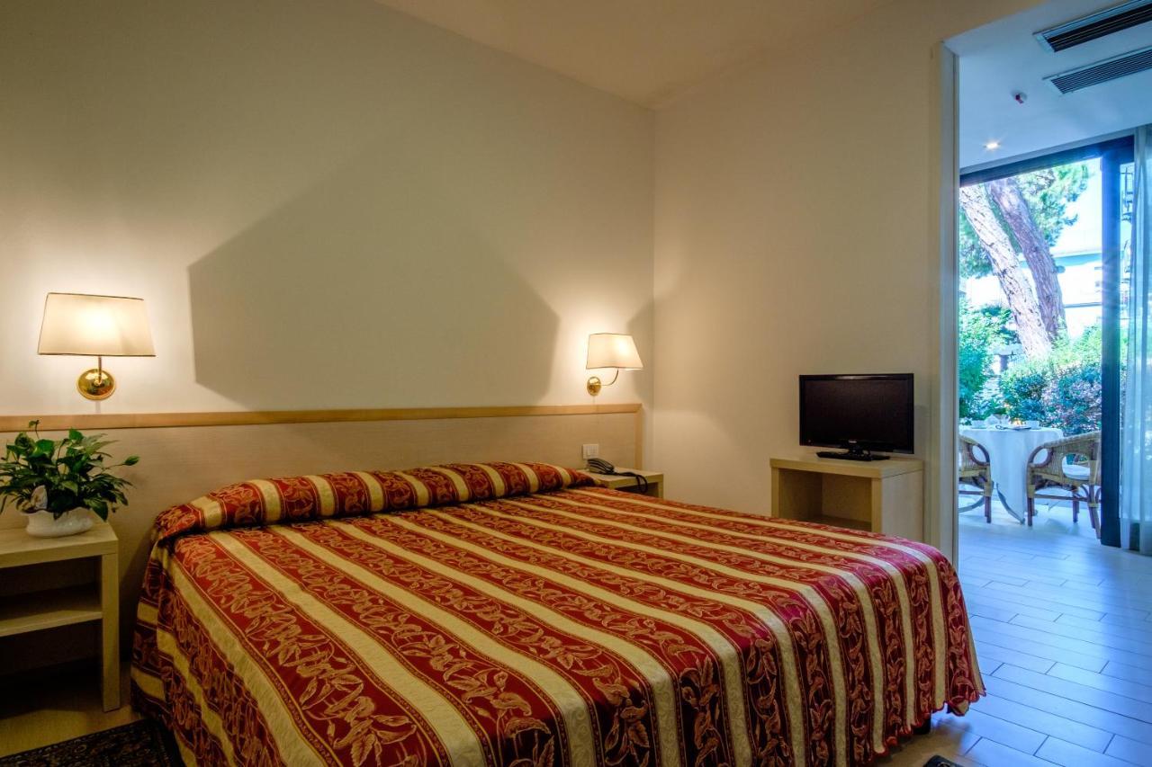 Hotel Bristol Белариа-Игеа Марина Екстериор снимка